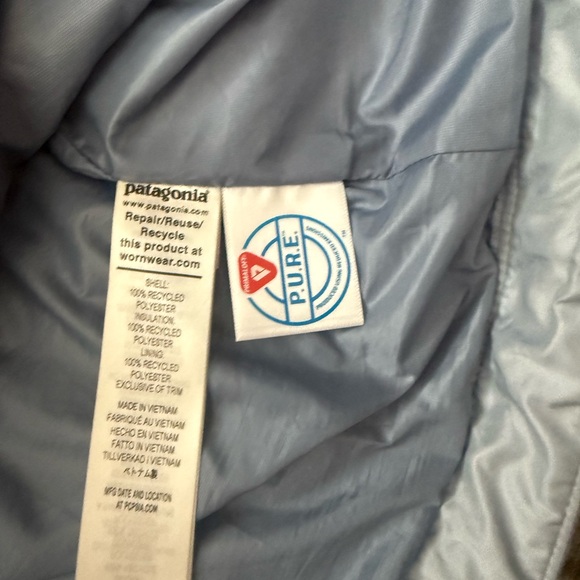 Patagonia Women's Baby Blue Quilted Jacket - Picture 7 of 11
